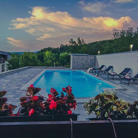 Holiday Home Emir Racic Exterior photo