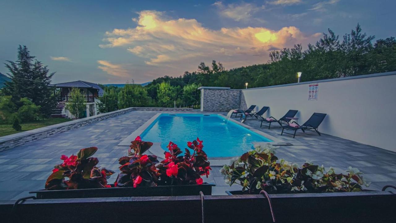Holiday Home Emir Racic Exterior photo