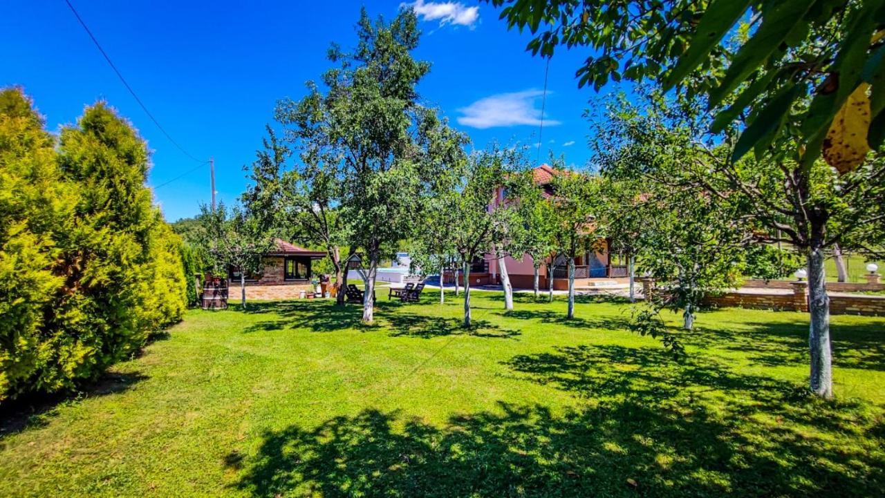 Holiday Home Emir Racic Exterior photo